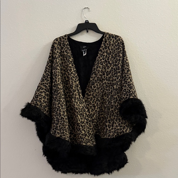 Dennis Basso Leopard Cape with Black Faux Fur Trim - Picture 2 of 9